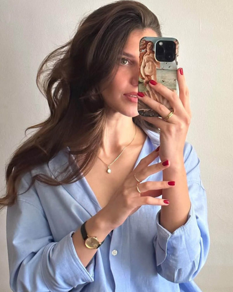 red nails a winter nail polish color trend 2025 on matejanova